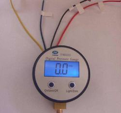 “德陽數(shù)字壓力表怎么與變送器連接“/